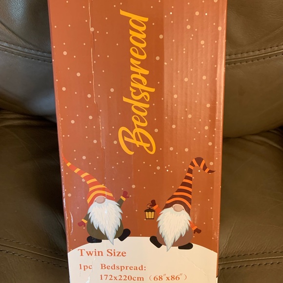 New!! CHRISTMAS Twin Size Bedspread Set Santa Claus 3 PC Lightweight Red - Picture 3 of 7